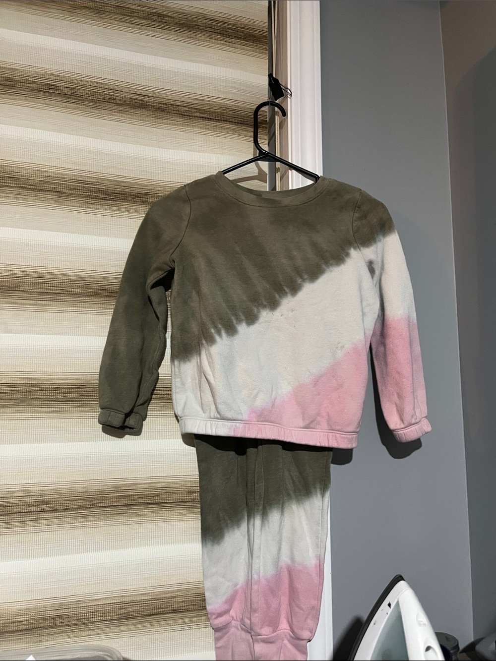 GAP Kids Tie-Dye Sweatshirt & Joggers - Olive, White, Pink